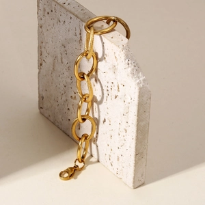 Bracelet chaîne en acier inoxydable plaqué or 18K aux maillons texturés élégants
