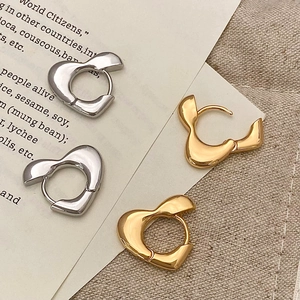 Minimalistische Bio-Herzohrringe in poliertem Gold und Silber für Damen Mode