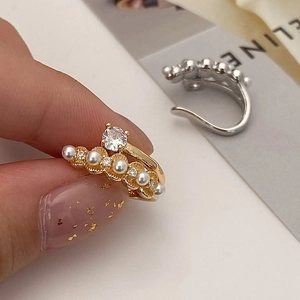 Unregelmäßige C-Form Perlen und Zirkon Ohrklemme mit 18K Goldbeschichtung für Damen