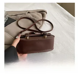 Detail showing the wear-resistant smooth bottom of the dark brown leather saddle bag
