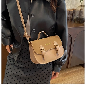 Detail view of the vintage brown contrast PU leather shoulder bag with buckle straps