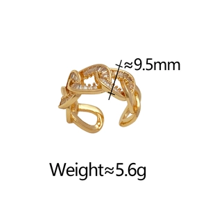 Detail view of 9.5mm wide golden chain ring with zircons and weight parameters