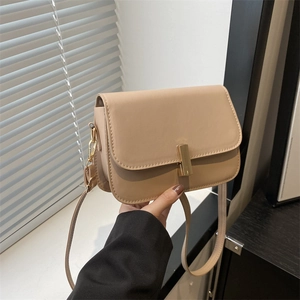 Sac Bandoulière Carré en Cuir PU Rétro pour Femmes Sac à Épaule Pendulaire Minimaliste Avec Boucle de Verrouillage en Métal Doré Main de Mode
