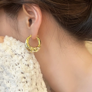 French retro chunky gold ring earrings with irregular lava texture and white pearls
