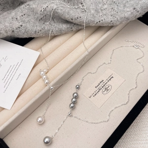 Adjustable Y-shaped lariat pearl necklace with silver chain in white and grey pearl styles