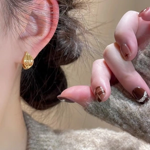 Elegant Leaf Hoop Earrings Minimalist Copper Gold Plated Ear Cuffs Niche Design Fashion Jewelry Accessory For Women