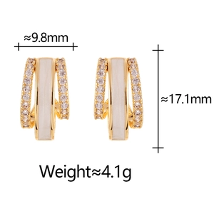 Detailsicht der Goldohrringe mit Emaille und Zirkonia, Größe 17,1 mm mal 9,8 mm
