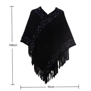 Dimensiones detalladas del poncho de punto: 100 cm de alto y 95 cm de ancho