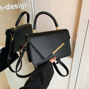 Damen Handtasche PU Leder Litschi Muster Gold Metall Dekor Asymmetrische Klappe Umhängetasche Mode Retro Stil