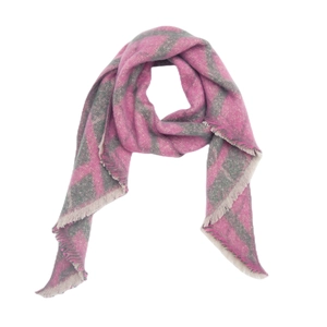 Détail de l'écharpe à carreaux rose et gris avec tissu en maille et bords à franges