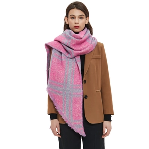 Bufanda bouclé de cuadros jacquard rosa y gris con flecos para otoño e invierno