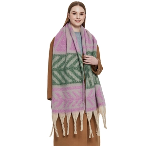 Thick geometric mohair-style shawl with tassels and jacquard leaf pattern for winter