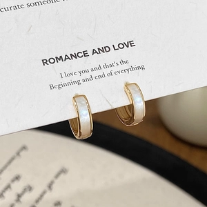 Elegant Shell Hoop Earrings Gold Plated Mother Of Artificial Pearl Heart Studs With 925 Sterling Silver Earring Post For Women