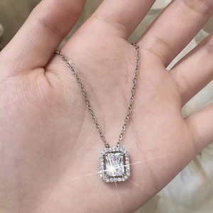 Sparkling square zircon pendant necklace with silver finish and delicate chain