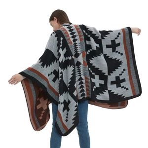 Poncho in maglia oversize con motivo geometrico etnico da donna per autunno inverno