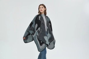 Detail of the high-quality stitching on this thick jacquard leopard print split poncho