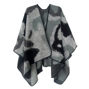 Detail of gray and black camouflage jacquard knit shawl with high-quality edge stitching