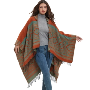 Poncho tricoté ethnique avec motifs jacquard floraux et franges aux tons chauds d'automne