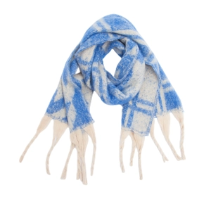 Detail von blau-beigem Winter-Karoschal mit weicher Textur und gedrehten Fransen