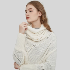 Weißes Rollkragen-Strickponcho mit Fransen und hohlen Rautenmustern für Damen