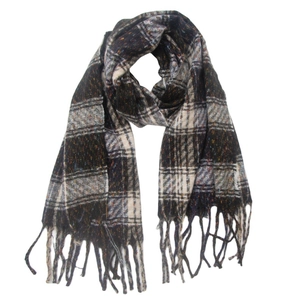 Dettaglio di sciarpa a quadri con nappe intrecciate e trama del tessuto tipo tweed