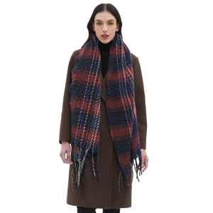 Sciarpa a quadri blu scuro e rosso scuro con nappe e dettagli screziati per l'autunno inverno