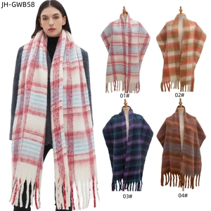 Sciarpa spessa a quadri con nappe, texture mohair, disponibile in quattro colori