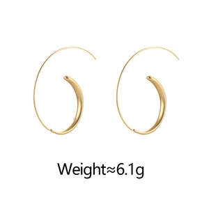 Detailed shot of golden spiral hoop earrings weighing 6.1g with polished finish