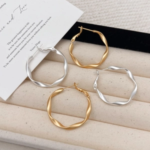 Matte Copper Twisted Hoop Earrings Geometric Spiral Design Minimalist 18K Gold Plated For Women Trendy Jewelry