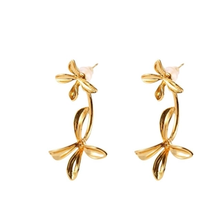 Boucles d'oreilles pendantes gardenia 3D dorées avec un arc design minimaliste