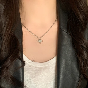 Sparkling zircon four-leaf clover pendant with double-layered silver chain necklace