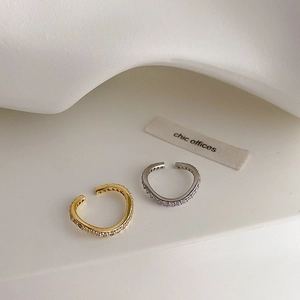 Boucles d'oreilles minimalistes dorées et argentées serties de zircons brillants