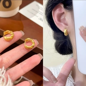 Matte Gold Silver Plated Copper Twist Hoop Earrings French Croissant Style Minimalist Geometric Ear Buckle For Women