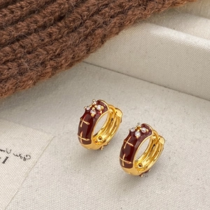 Créoles Vintage En Cuivre Avec Émail Rouge Foncé Motif De Croix Zircon Style Français Élégant Pour Femmes