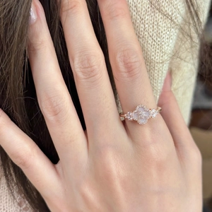 Sparkling pink shell four-leaf clover ring in rose gold finish with zircon accents