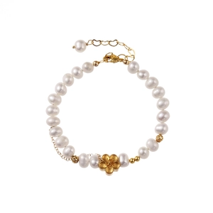 Natural freshwater pearl bracelet with gold peach blossom pendant and adjustable chain