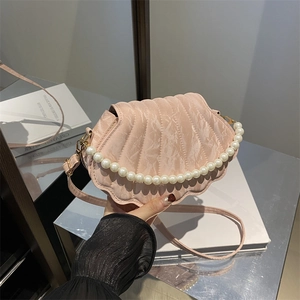 Pink marble pattern shell-shaped crossbody bag with elegant pearl chain strap decoration