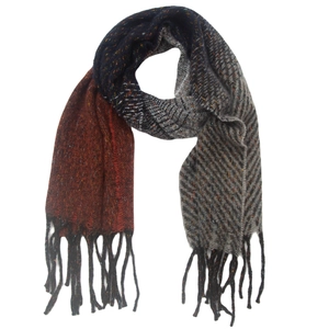 Écharpe d'hiver en tricot orange, bleu et gris avec motif chevrons et finitions à franges