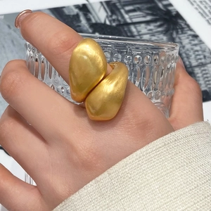 Bague Ouverte En Cuivre Géométrique Irrégulière Femme Finition Mate Brossée Minimaliste Moderne Ajustable Large Bijoux