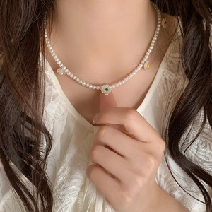 Flower Pendant Necklace Faux Artificial Pearl Crystal Beaded Copper Clavicle Chain French Style Romantic Elegant Jewelry For Women