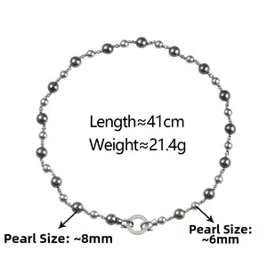 Detail of 41cm gray pearl necklace with 8mm and 6mm pearls and zircon clasp