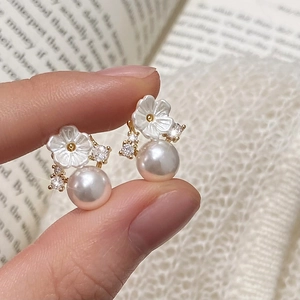 Elegant gold flower pearl earrings with sparkling diamond accents for women