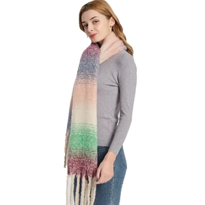 Damen Schal mit Farbverlauf, dicken Fransen und weicher Schlaufengarn-Textur