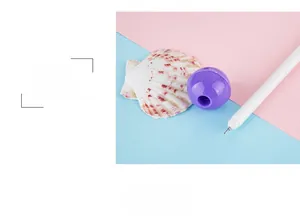 Close-up of the lollipop-shaped purple cap design protecting the tip of the gel pen