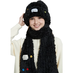 Damen Winterset aus schwarzer Strickmütze und Schal mit Knöpfen und weichem Plüschfutter
