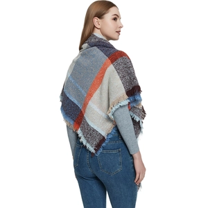 Bufanda chal gruesa de punto con cuadros naranja y azul y bordes de flecos suaves