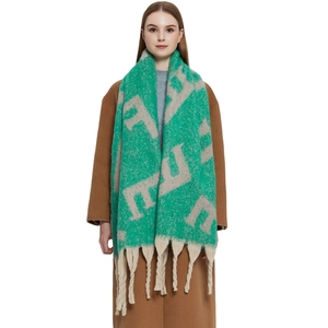 Écharpe d'hiver épaisse avec jacquard lettre F vert et beige à grosses franges