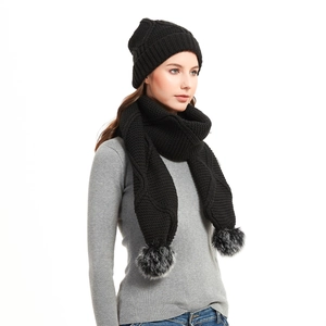 Winter-Strickmütze und Schal-Set in Schwarz mit flauschigen Kunstfell-Pompons