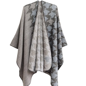 Châle d'hiver épais pour femme avec grand motif pied-de-poule et style cape ouverte