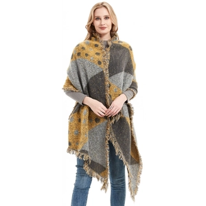 Écharpe épaisse avec motifs géométriques jaune et gris et détails de franges doux